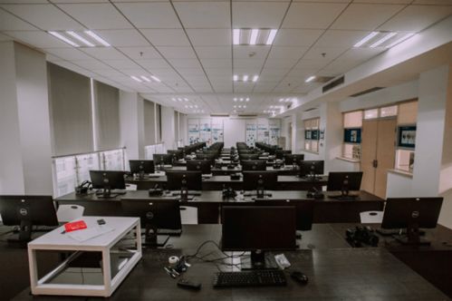 專業(yè)負(fù)責(zé)人解讀計(jì)算機(jī)科學(xué)與技術(shù) 集多重贊譽(yù)于一體的六星級(jí)專業(yè)